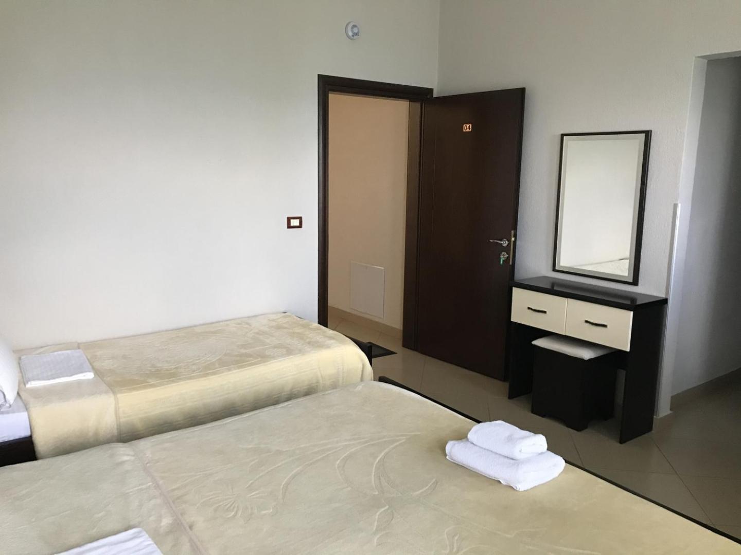 Hotel Camping Lin Bilik gambar